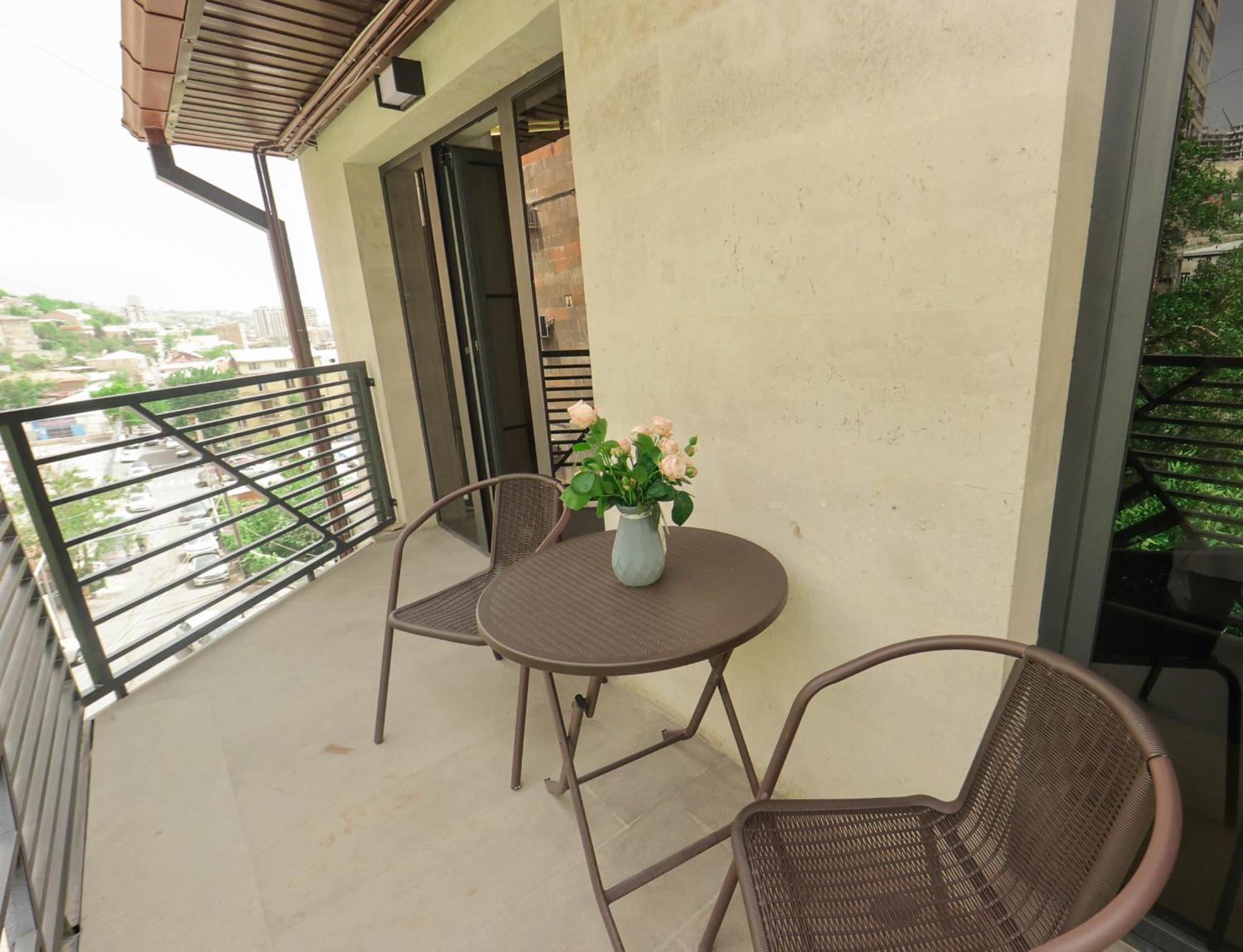 Aparthotel Aygestan Plaza Ereván Exterior foto