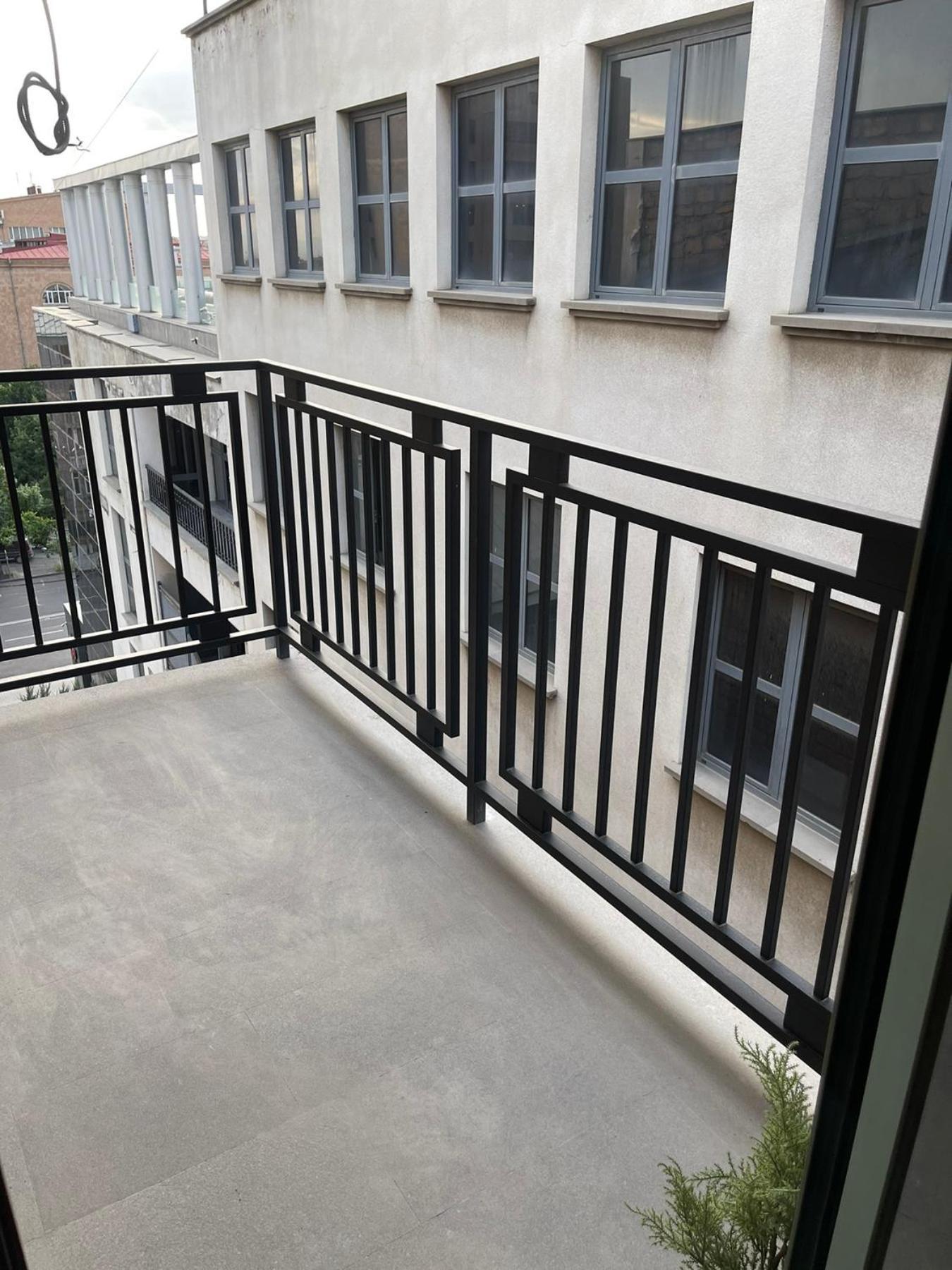 Aparthotel Aygestan Plaza Ereván Exterior foto